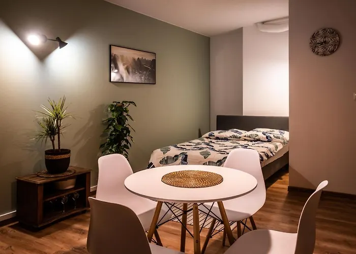 לינה וארוחת בוקר Izabela 3*