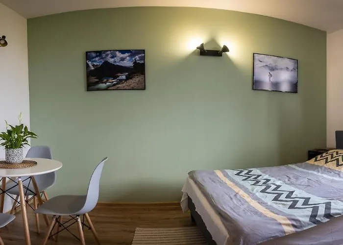 לינה וארוחת בוקר Izabela 3*