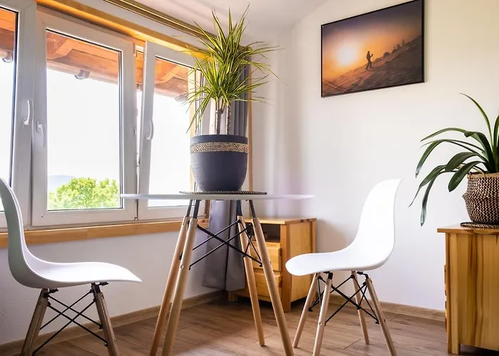 לינה וארוחת בוקר Izabela