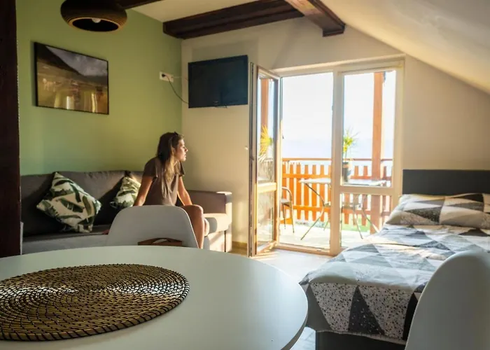 Izabela Oda ve Kahvaltı 3*